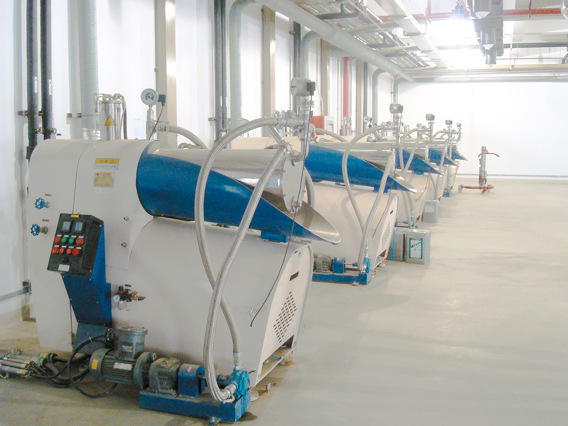 廣東珠海油墨客戶SW-A盤(pán)式砂磨機(jī)正式投入生產(chǎn)